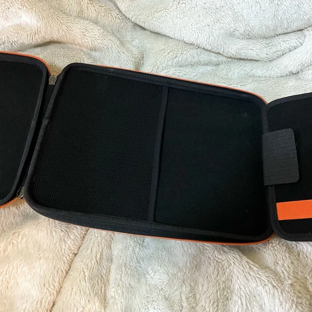 Moleskine 12” diameter for tablet/iPad, black w/ orange zipper
